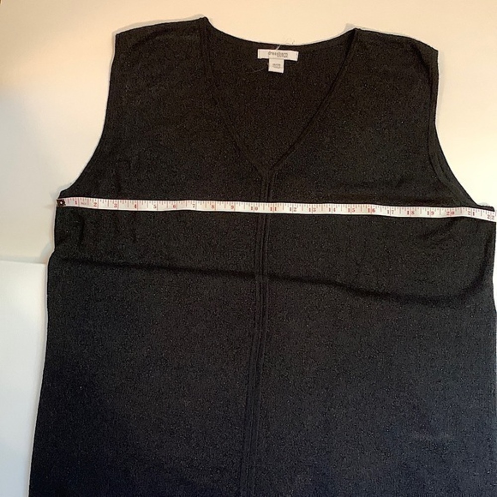Women’s Dress Barn sleeveless black shimmer top size 18/20.